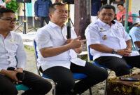 Gubernur NTB, Lalu Muhamad Iqbal (dua dari kiri) saat turun langsung ke Kabupaten Lombok Utara (KLU) untuk memastikan Desa Berdaya tepat sasaran dan berbasis potensi lokal.