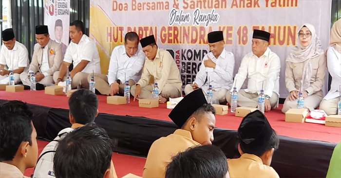 Ketua DPD Partai Gerindra Provinsi NTB, HL Pathul Bahri terlihat sedang bincang-bincang bersama Gubernur NTB, Lalu Muhamad Iqbal, di sela-sela kegiatan HUT ke-18 Partai Gerindra, di Kantor DPD Partai Gerindra Provinsi NTB, Jalan Majapahit Kota Mataram, Jumat (6/2/2026).