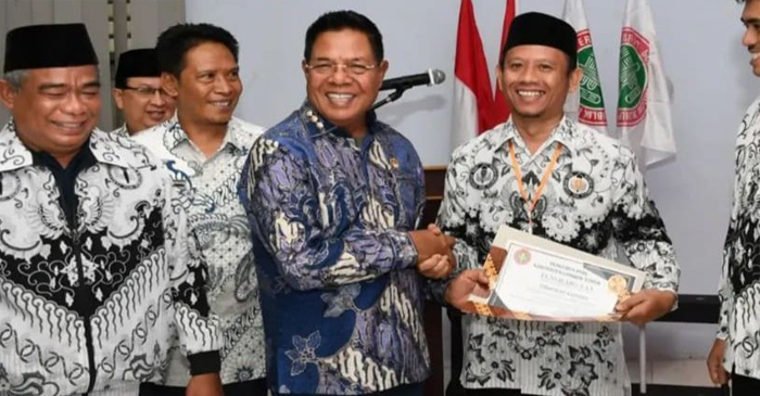 Bupati Lotim, H Haerul Warisin saat menghadiri Konferensi Kerja I PPGRI Lotim Tahun 2026, di Aula PMI Lotim, Kamis (12/2/2026).