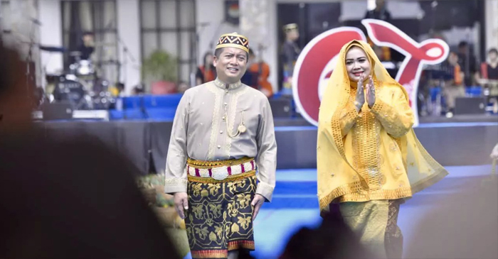 Gubernur NTB, Lalu Muhamad Iqbal (kiri) dan Wagub NTB, Hj Indah Dhamayanti Putri (kanan).