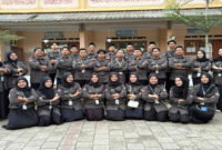 Peserta Pawai Ta’aruf Kampung Ramadan Batch 5 saat pose bersama.