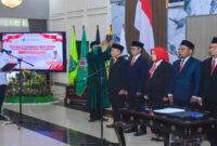 Gubernur NTB, Lalu Muhamad Iqbal, saat melantik lima Anggota Komisi Informasi (KI) Provinsi NTB periode 2026–2030.