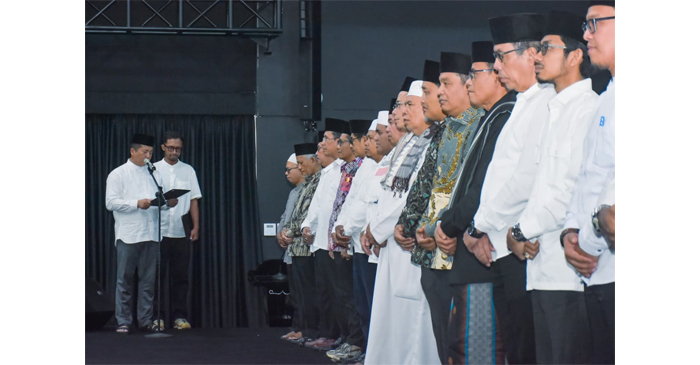 Gubernur NTB, Lalu Muhammad Iqbal, saat melantik Pengurus LPTQ dan Dewan Pengelola Islamic Center NTB periode 2026–2031, di Ballroom Bank NTB Syariah, Sabtu (14/2/2026).