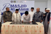 Gubernur NTB, Lalu Muhamad Iqbal saat meresmikan Masjid Al-Amir, di Kompleks Al-Wildan International Islamic School 24 Mataram, Sabtu (14/2/2026).