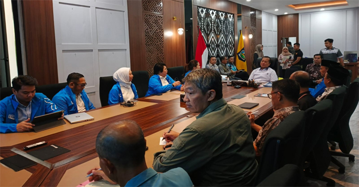Gubernur NTB, Lalu Muhamad Iqbal, saat menerima jajaran manajemen Pocari Sweat dalam rapat koordinasi persiapan event Pocari Sweat Run Lombok 2026, di Kantor Gubernur NTB, Kamis (19/2/2026).
