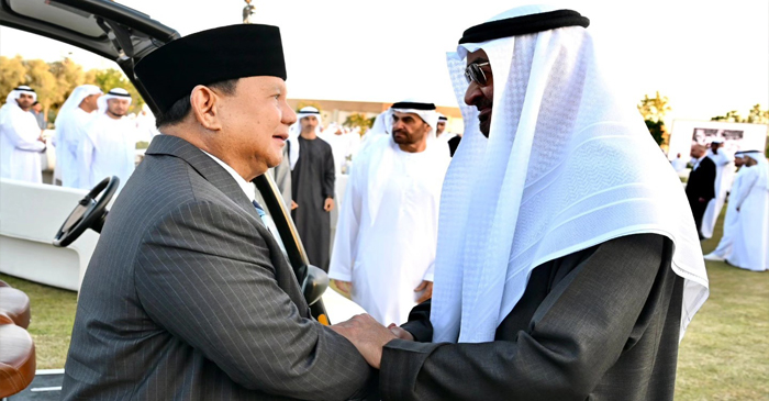 Presiden Prabowo Subianto saat disambut langsung oleh Presiden Mohammed bin Zayed Al Nahyan, di Istana Qasr Al Bahr, Abu Dhabi, Kamis (26/2/2026).