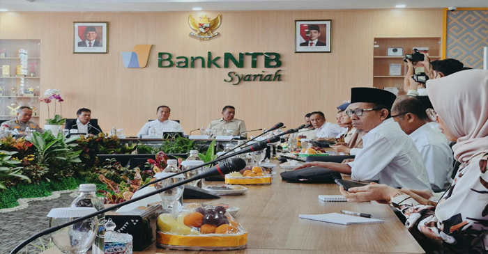 Suasana Rakor Program MBG, di Ruang Rapat Hajar Aswad Kantor Bank NTB Syariah, Jalan Udayana, Kota Mataram, Rabu (4/2/2026),
