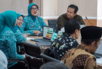 Ketua Tim Penggerak PKK NTB, Sinta Agathia Iqbal didampingi Kepala Dinas Kesehatan NTB, HL Hamzi Fikri saat Rakor di Aula Kantor Dinas Kesehatan NTB, Kamis (19/2/2026).