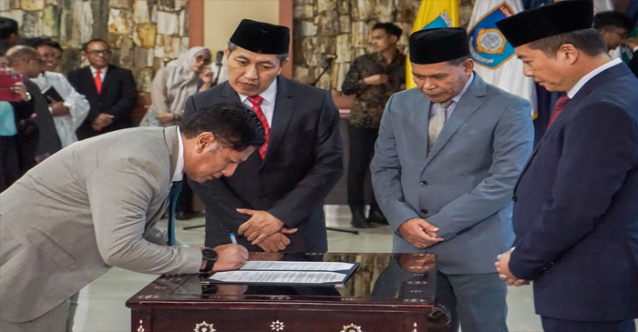 Suasana penandatanganan berita acara pelantikan pejabat eselon III dan IV.