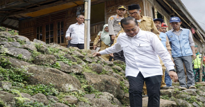 Gubernur NTB, Lalu Muhamad Iqbal, saat melakukan kunjungan kerja ke Desa Donggo, Kabupaten Bima, pada Selasa (3/3/2026).
