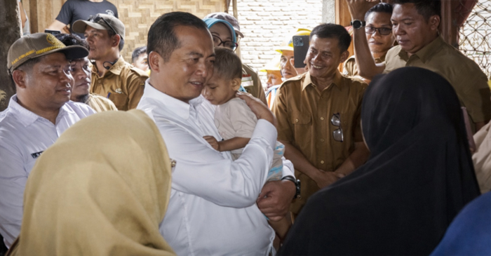 Gubernur NTB, Lalu Muhamad Iqbal didampingi Bupati Bima, Ady Mahyudi, serta Ketua TP-PKK NTB, Sinta Agathia Iqbal saat turun langsung ke Desa Nggembe, Kabupaten Bima, Selasa (3/3/2026).