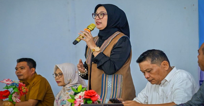 Ketua LKKS NTB, Hj. Sinta Agathia Iqbal, hadir langsung dalam program Bulan Peduli Sosial, di Desa Batu Mekar, Kecamatan Lingsar, Kabupaten Lombok Barat, Minggu (15/3/2026).