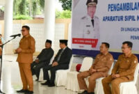 Bupati Lotim, H Haerul Warisin saat pengambilan sumpah jabatan dan pelantikan ASN dalam jabatan kepala sekolah di lingkungan Dinas Pendidikan dan Kebudayaan Lotim, di Pendopo Bupati Lotim, Senin (2/3/2026).
