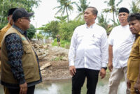 Gubernur NTB, Lalu Muhamad Iqbal, saat meninjau lokasi banjir di Desa Nggembe, Kabupaten Bima, pada Selasa (3/3/2026)