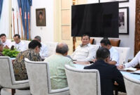 Presiden Prabowo Subianto saat memimpin rapat terbatas bersama jajaran menteri Kabinet Merah Putih di Istana Merdeka, Jakarta, pada Selasa (10/3/2026),