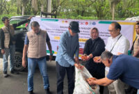 Tim Satgas Saber Pangan NTB saat mengawal distribusi cabai rawit yang didatangkan dari Sulawesi Selatan, di gudang kargo BIZAM Lombok.