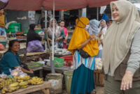 Wagub NTB, Indah Dhamayanti Putri saat inspeksi mendadak (sidak) di Pasar Amahami.
