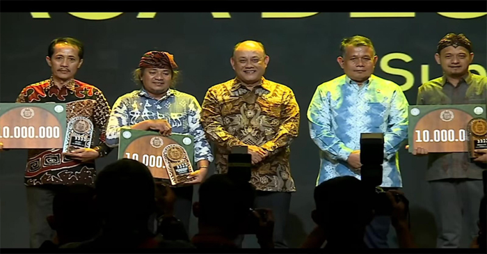 Suasana pose bersama usai penyerahan penghargaan Jaga Desa Award 2026.