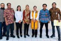 Kepala Keasistenan Pemeriksaan Laporan Ombudsman NTB, Arya Wiguna, (dua dari kanan) saat pose bersama di sela-sela kegiatan koordinasi ke KPPG Denpasar.