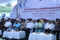Suasana pelepasan CJH Kloter 2 asal kabupaten Loteng, di halaman Masjid Agung Praya, pada Rabu (22/4/2026).
