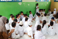 Suasana interaksi Anak Berkebutuhan Khusus (ABK) dan siswa non ABK di SPS Cikal Aisyiyah Karangampel, Indramayu.
