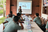 Para peserta workshop saat mendapatkan pemaparan langsung dari tim teknis Astra Motor NTB mengenai berbagai teknologi terkini.