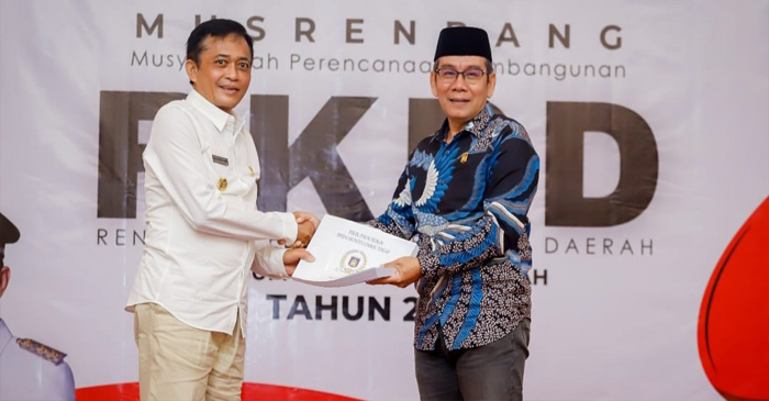 Bupati Loteng, HL Pathul Bahri (kiri) dan Wakil Ketua DPRD Loteng, HL Sarjana (kanan).