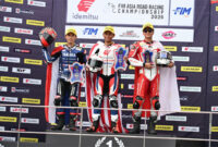 Herjun Atna Firdaus (kanan) berhasil mendapatkan podium ketiga pada balapan pertama kelas Supersport 600 (SS600) di ajang Asia Road Racing Championship (ARRC).