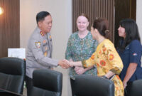 Kapolda NTB, Irjen Pol. Edy Murbowo saat menerima kunjungan perwakilan Australian Federal Police (AFP) dalam agenda silaturahmi dan audiensi, di ruang kerjanya, Rabu (8/4/2026).