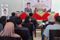 Anggota DPR RI Fraksi NasDem, H. Fauzan Khalid saat acara penyaluran bantuan BSPS secara simbolis yang dilakukan di Desa Batu Mekar, Kecamatan Lingsar, Kabupaten Lombok Barat, Sabtu (2/5/2026).