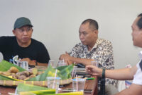 Ketua DPW PSI NTB, Lalu Budi Suryata (kiri) saat rapat matangkan persiapan pelaksanaan Rakorwil PSI NTB 2026.