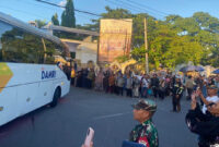 Calon Jemaah Haji Kloter 12 saat tiba di Asrama Haji Lombok, Jalan Lingkar Selatan Mataram, Rabu pagi (6/5/2026).