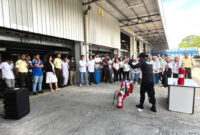 Astra Motor NTB saat membekali skill dan dan simulasi langsung kepada karyawan guna meningkatkan kesiapsiagaan kebakaran.