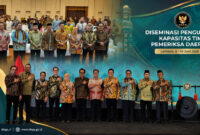 Suasana pose bersama usai pembukaan kegiatan Diseminasi Penguatan Kapasitas Tim Pemeriksa Daerah yang diselenggarakan Dewan Kehormatan Penyelenggara Pemilu (DKPP) di Lombok, Nusa Tenggara Barat (NTB), Senin (8/6/2026).