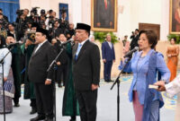 Presiden Prabowo Subianto saat melantik Nanik S. Deyang sebagai Kepala Badan Gizi Nasional serta Agustina Arumsari dan Trenggono sebagai Wakil Kepala Badan Gizi Nasional, di Istana Negara, Jakarta, pada Senin (8/6/2026).