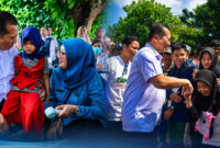 Gubernur NTB, Lalu Muhamad Iqbal bersama Ketua TP PKK NTB, Sinta Agathia Iqbal saat melakukan kegiatan turun lapangan.