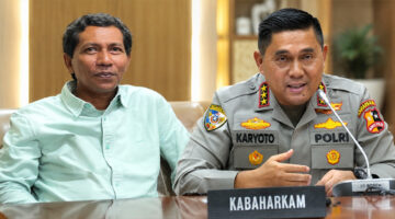 M. Sahril Amin (kiri) dan Komjen Pol Karyoto (kanan).