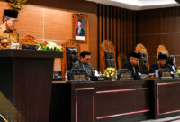 Wakil Bupati (Wabup) Lombok Timur, H. Moh. Edwin Hadiwijaya saat menyampaikan langsung dua Raperda di hadapan pimpinan dan anggota DPRD Lombok Timur, dalam Rapat Paripurna XII Masa Sidang III DPRD Kabupaten Lombok Timur, Senin (27/7/2026).