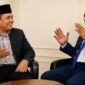 Kepala Dinas Kominfotik NTB sekaligus Juru Bicara Pemprov NTB, Ahsanul Khalik (kiri) dan ekonom Unram, Iwan Harsono (kanan).