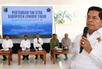 Bupati Lombok Timur, H. Haerul Warisin didampingi Sekda HM. Juaini Taofik serta tim GTRA Kabupaten Lombok Timur, saat membuka pertemuan bersama para petani penggarap lahan PT. SKE, di Aula Pendopo Bupati Lombok Timur, Rabu (12/8/2026).