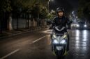 Pengendara disarankan tetap fokus di jalan, yaitu aktif melihat kondisi depan, samping, serta spion untuk mengetahui potensi bahaya.