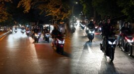 Dalam berkendara, kendaraan yang berada di depan sering kali menjadi acuan bagi pengendara di belakang. Namun, mengikuti setiap manuver kendaraan di depan tanpa mengetahui alasan di baliknya dapat meningkatkan risiko kecelakaan.