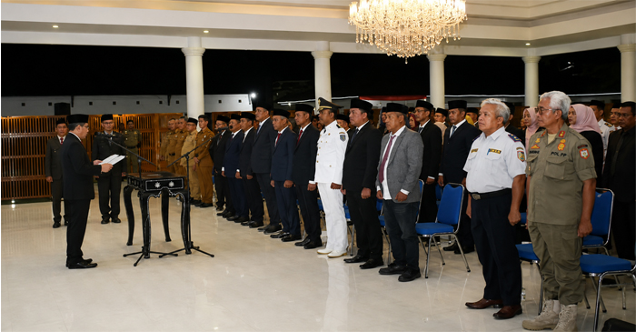 Suasana pengambilan sumpah jabatan para pejabat di lingkup Pemkab Lombok Timur yang terkena mutasi.