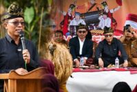 Suasana pembukaan Jeruk Manis Festival IV oleh Sekda Lombok Timur, HM. Juaini Taofik, di Lapangan Desa Jeruk Manis, Kecamatan Sikur, Kabupaten Lombok Timur, pada Selasa (11/8/2026).
