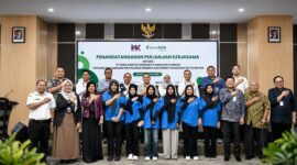 Suasana pose bersama usai penandatangan Perjanjian Kerja Sama (PKS) di Kantor Utama Bank NTB Syariah, Jalan Udayana, Mataram, pada Rabu (19/8/2026).