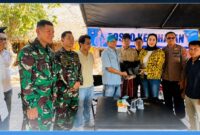 Wakil Ketua DPR RI, Sari Yuliati saat turun langsung meninjau lokasi kebakaran Desa Adat Sade, sekaligus menyerahkan bantuan secara simbolis kepada warga terdampak, pada Minggu (23/8/2026).