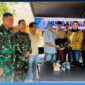 Wakil Ketua DPR RI, Sari Yuliati saat turun langsung meninjau lokasi kebakaran Desa Adat Sade, sekaligus menyerahkan bantuan secara simbolis kepada warga terdampak, pada Minggu (23/8/2026).