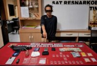 Ini terduga pengedar sabu 26,44 gram yang berhasil dibekuk Satresnarkoba Polres Lombok Timur, di Hotel Dewi Tunjung Biru, Desa Labuhan Pandan, Kecamatan Sambelia, Kabupaten Lombok Timur.