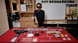 Ini terduga pengedar sabu 26,44 gram yang berhasil dibekuk Satresnarkoba Polres Lombok Timur, di Hotel Dewi Tunjung Biru, Desa Labuhan Pandan, Kecamatan Sambelia, Kabupaten Lombok Timur.