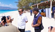 Gubernur NTB, Lalu Muhamadi Iqbal saat berada di Kayangan, Labuhan Lombok.